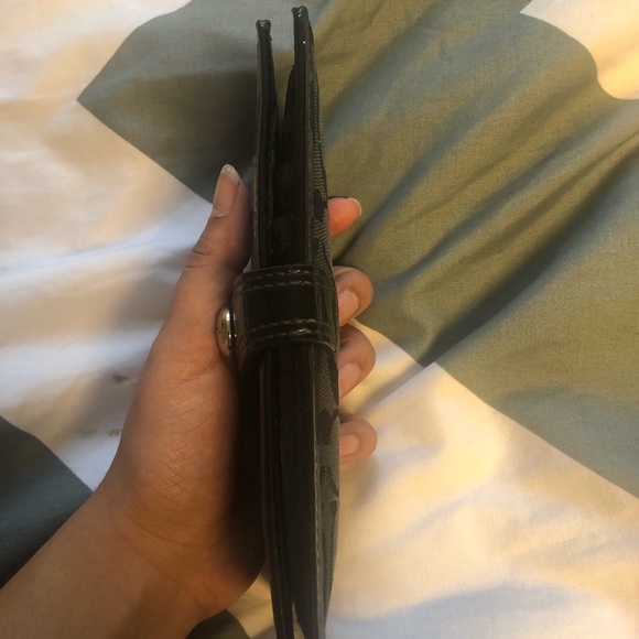 Simple Coach Wallet - Picture 3 of 5